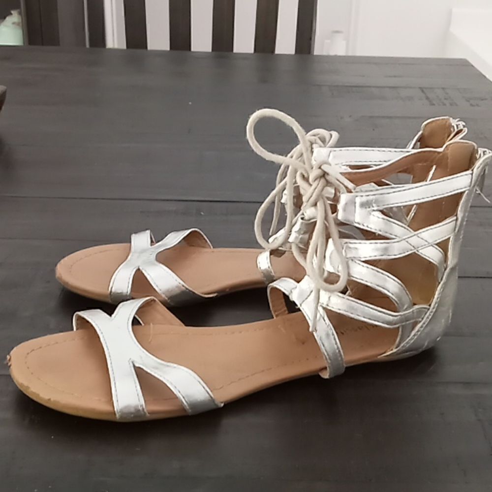 City Classified Sandals metallic silver tie up size 9 - Picture 2 of 6